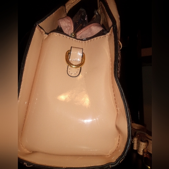 New Handbag - Picture 5 of 7